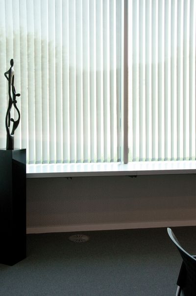 Verticale lamelgordijnsystemen, SG 2810, Room shot "Rivella Headquarters", Rothrist, Switzerland